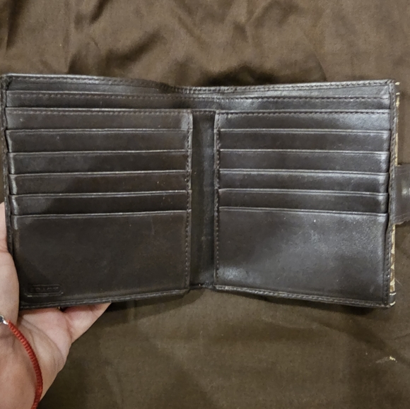 Coach Signature Fabric Trifold Wallet pre-owned - Picture 3 of 7